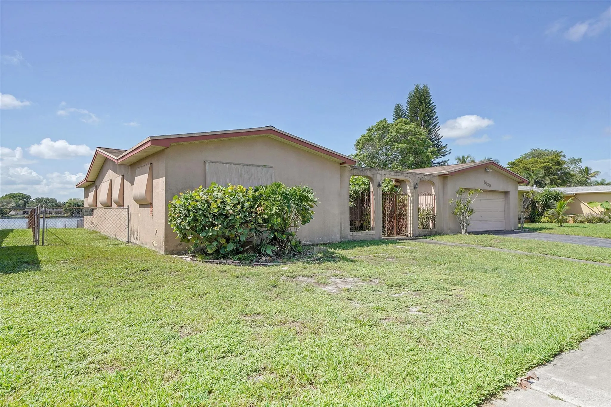 8720 Pasadena Blvd