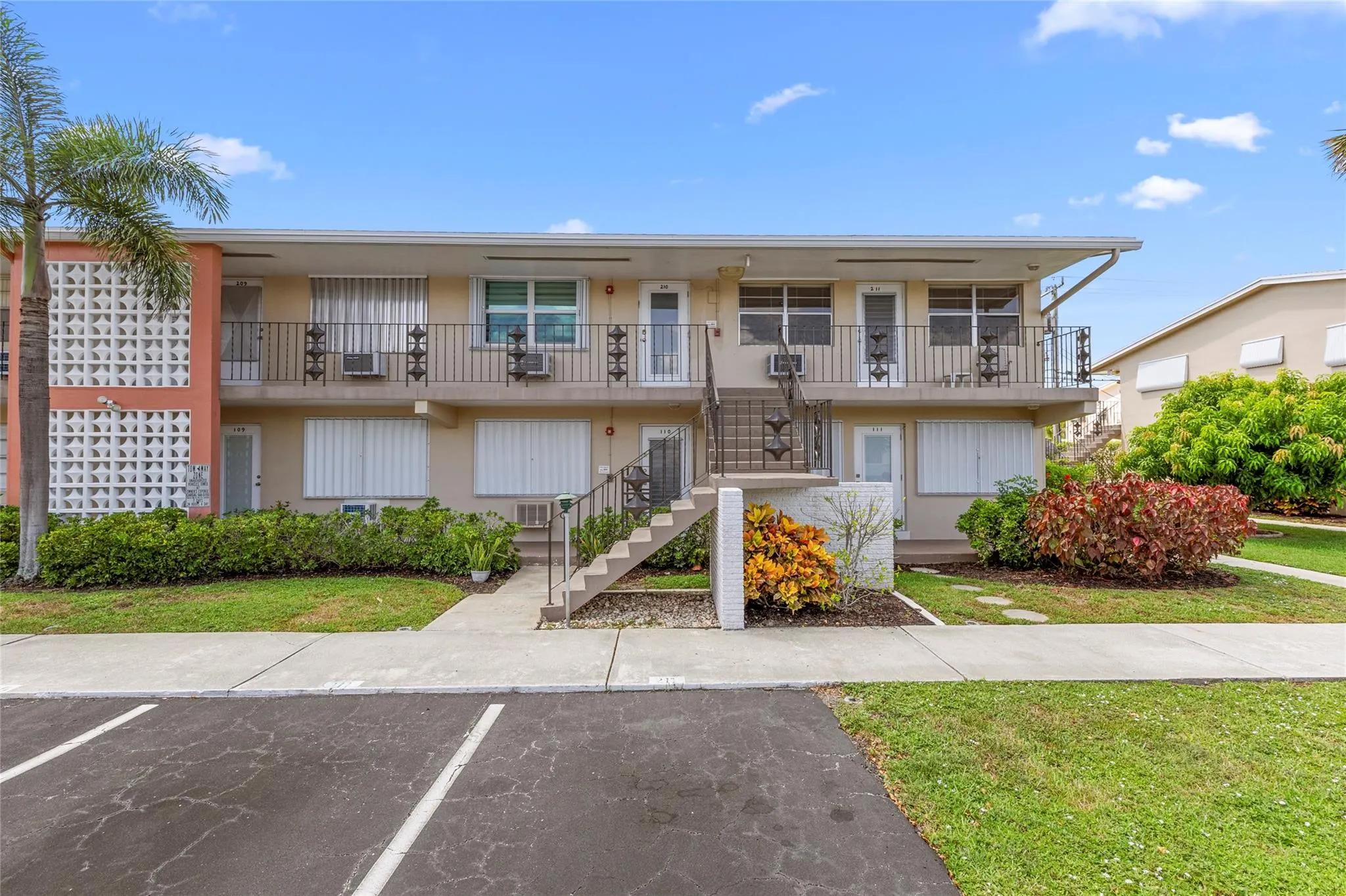 2160 NE 56th Ct, #210