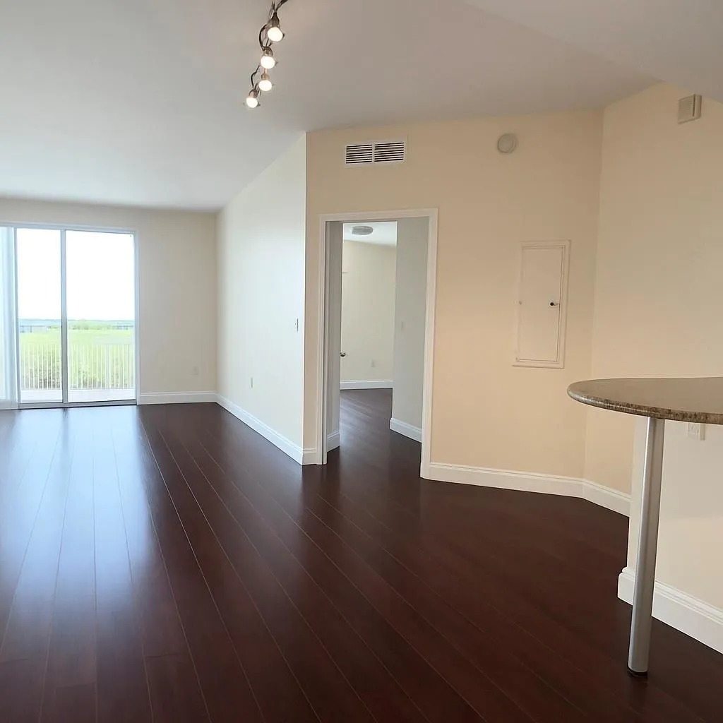 7280 SW 90th St, #304