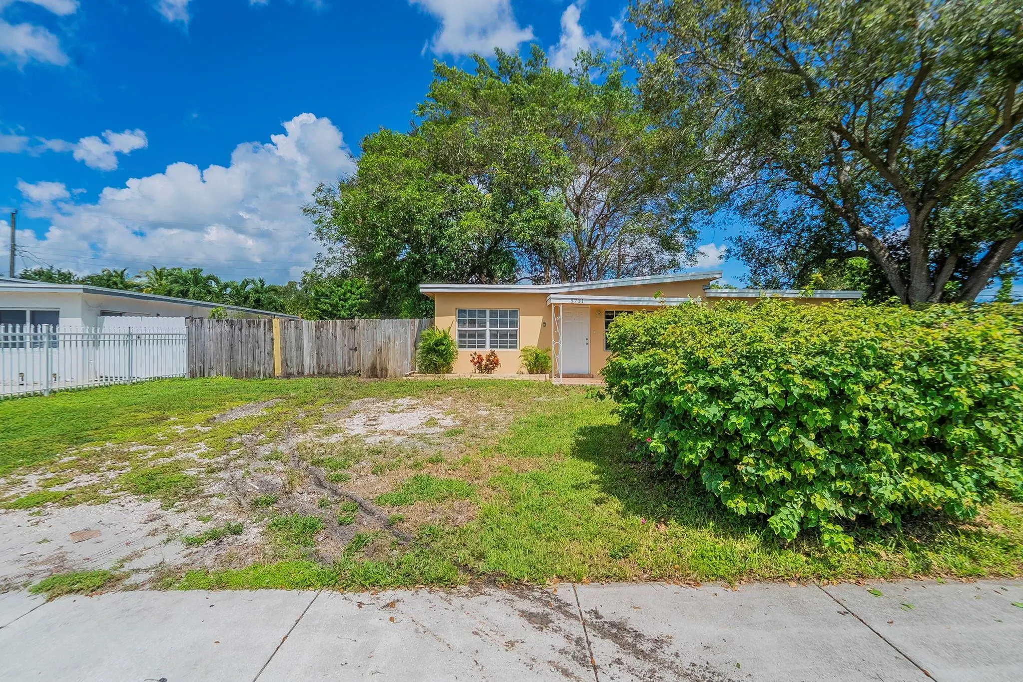 5731 SW 40th Ct