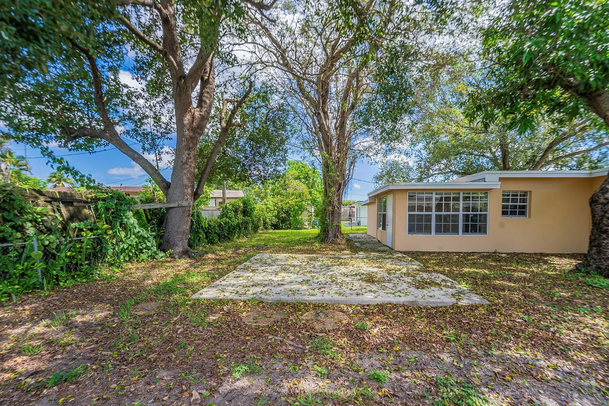 5731 SW 40th Ct