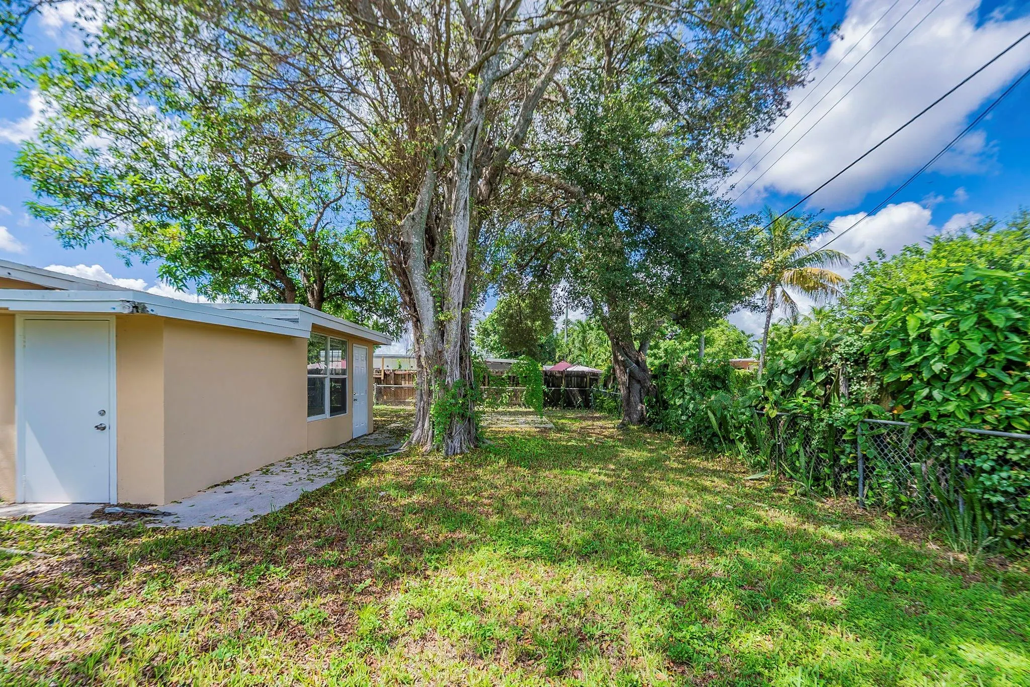 5731 SW 40th Ct