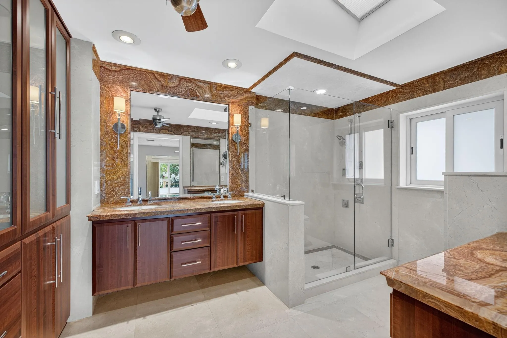 990 SE 7th Ave