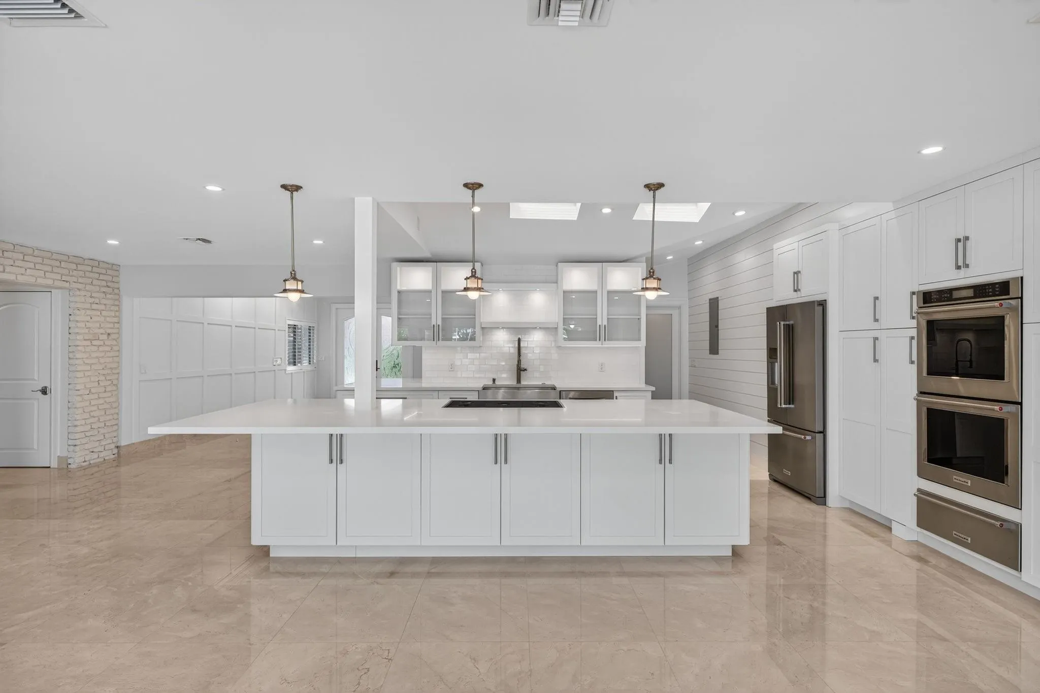 990 SE 7th Ave