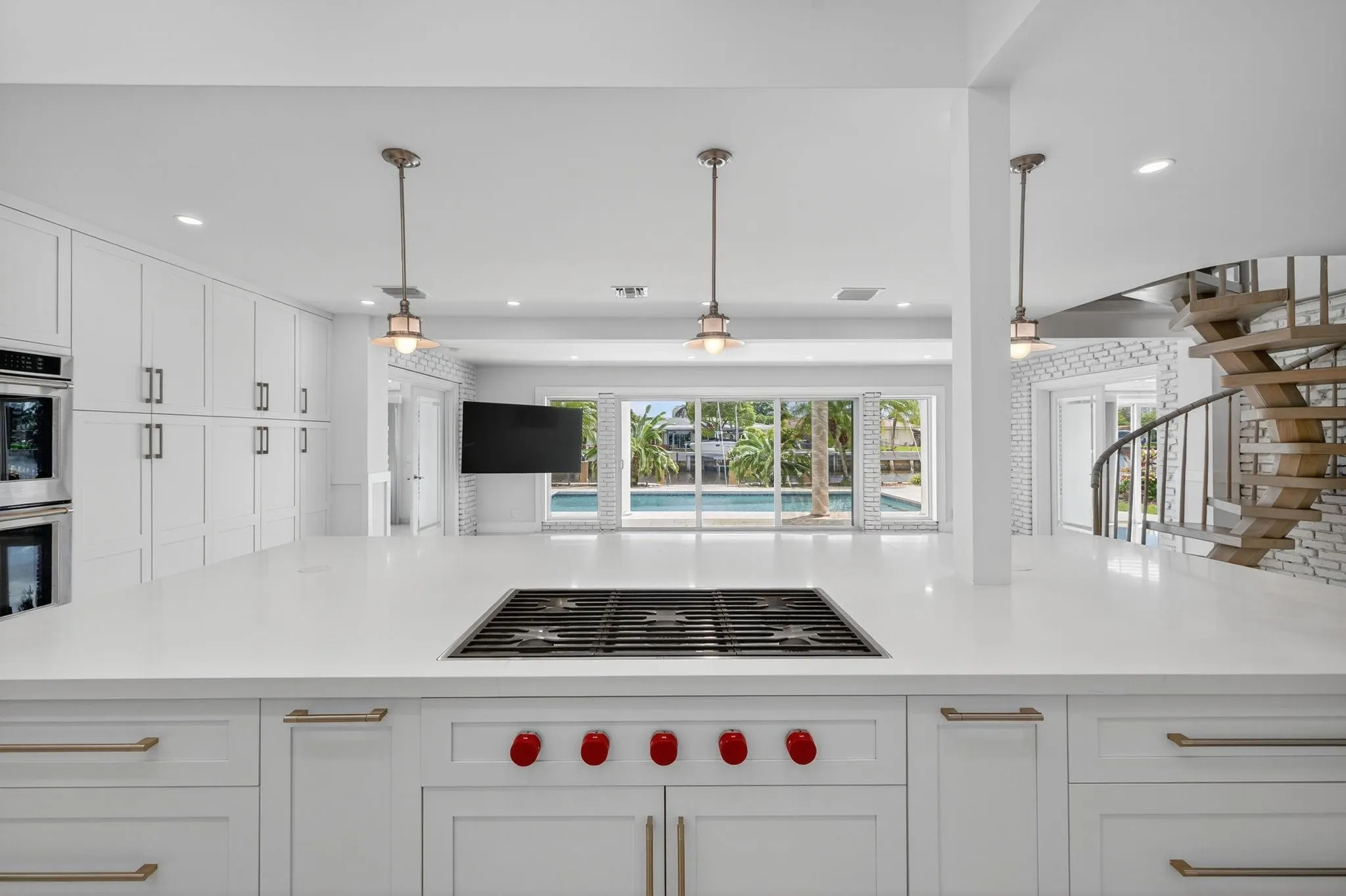 990 SE 7th Ave