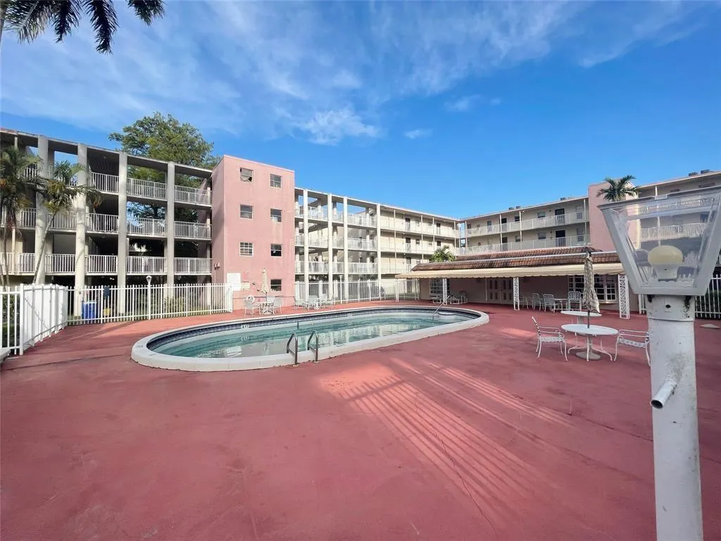 2800 NW 56th Ave, #E302