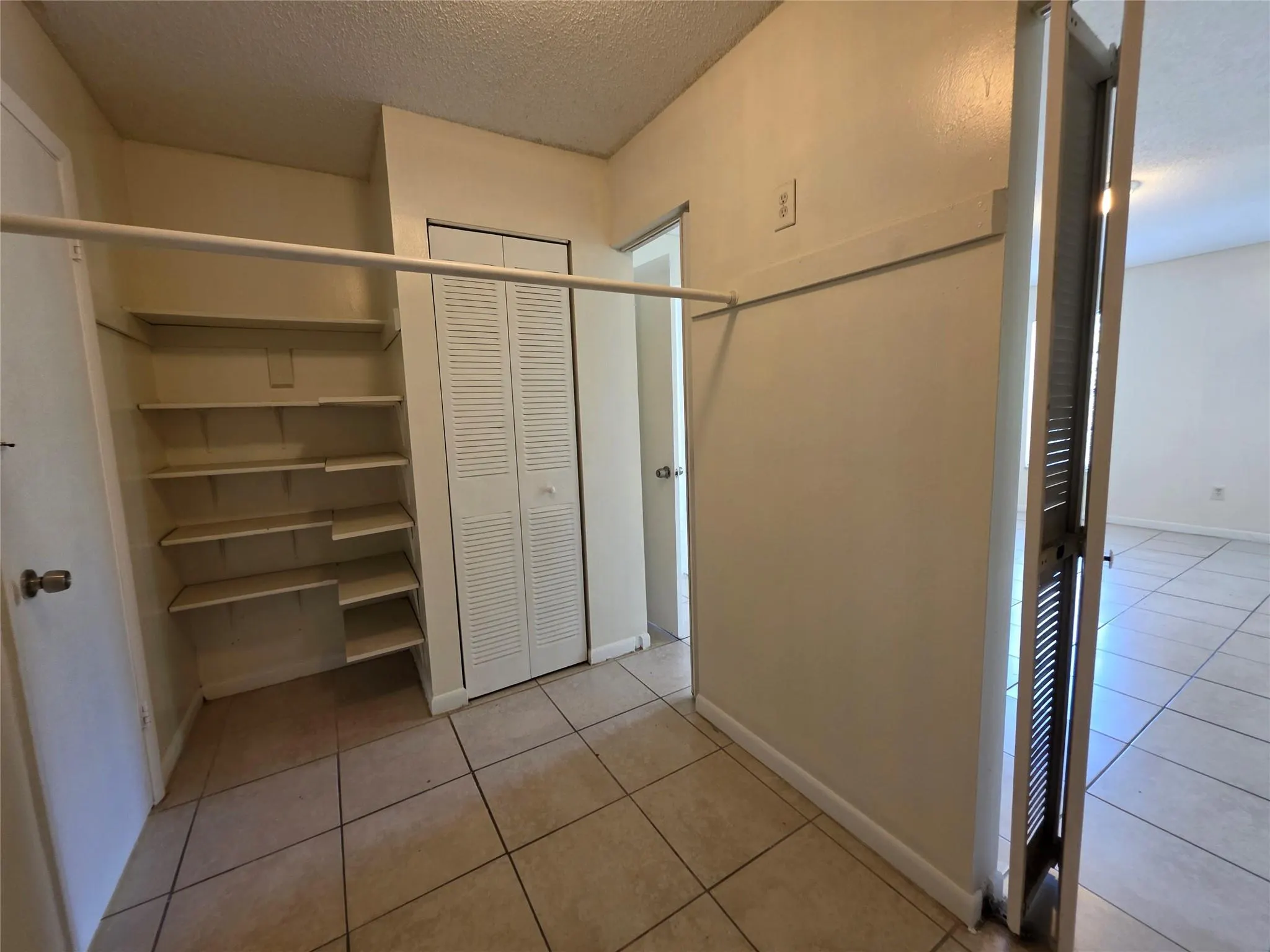 2800 NW 56th Ave, #E302