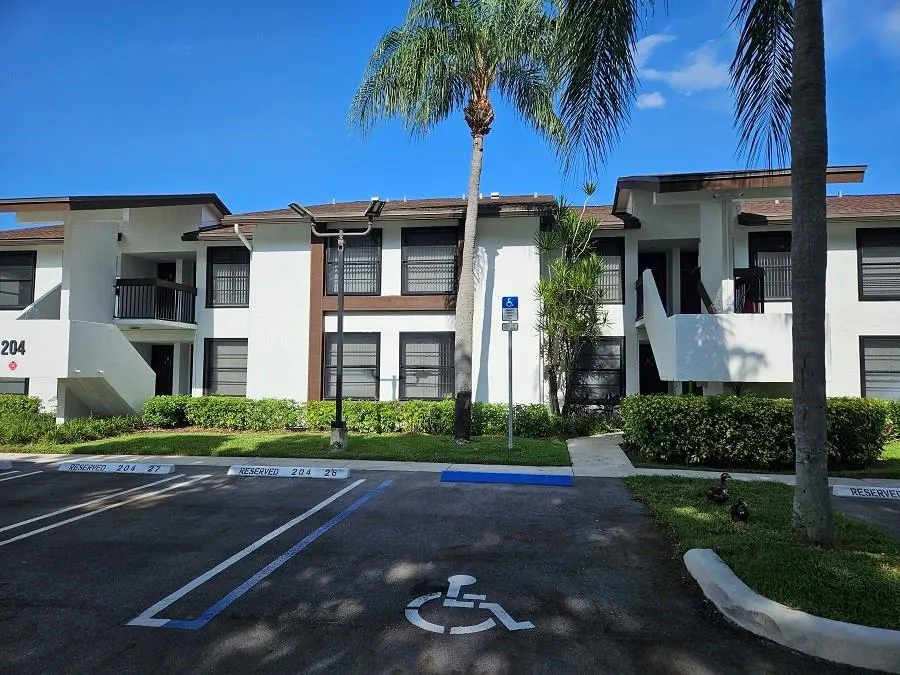 204 Lake Pointe Dr, #203