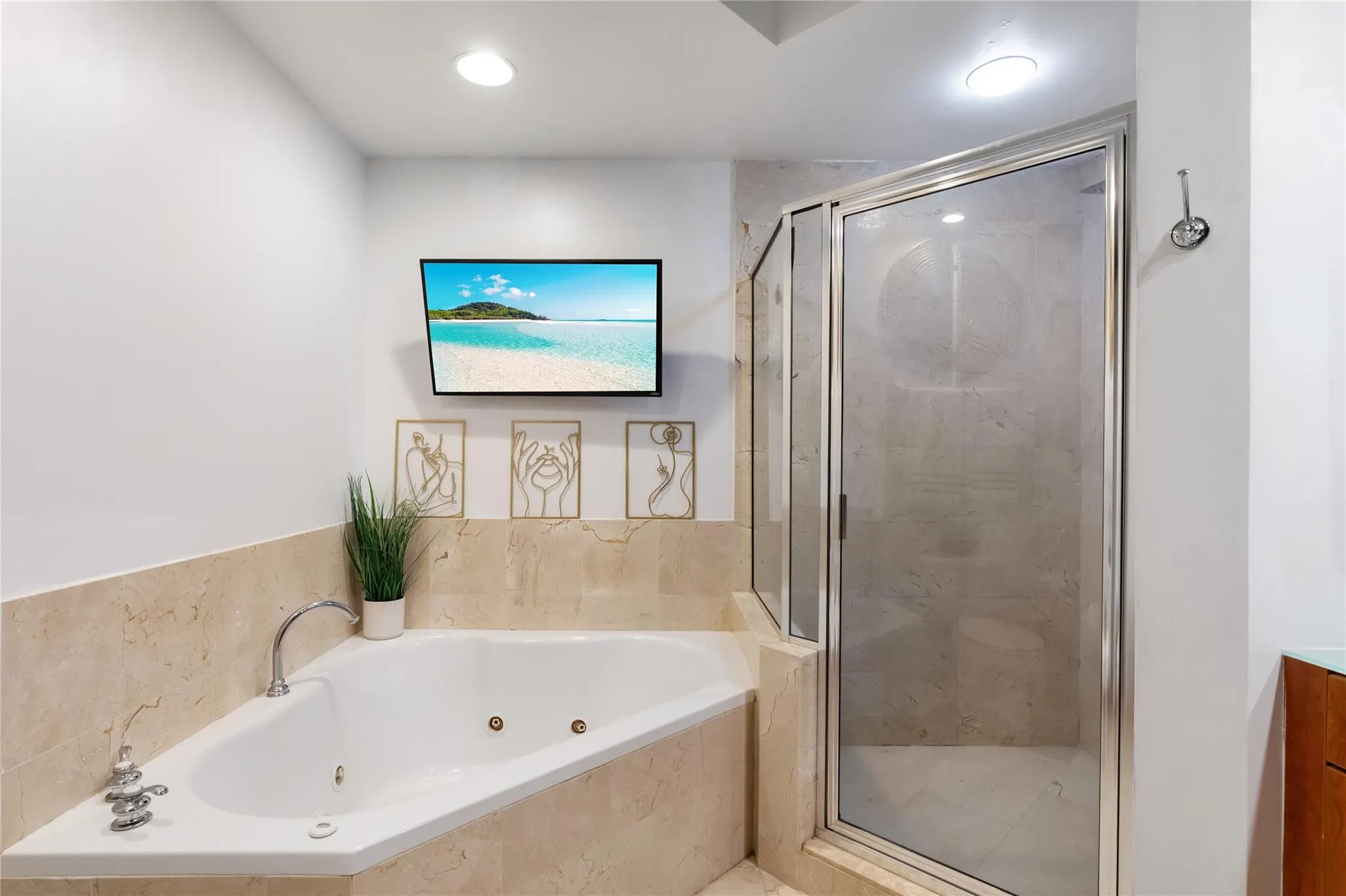 315 NE 3rd Ave, #1808
