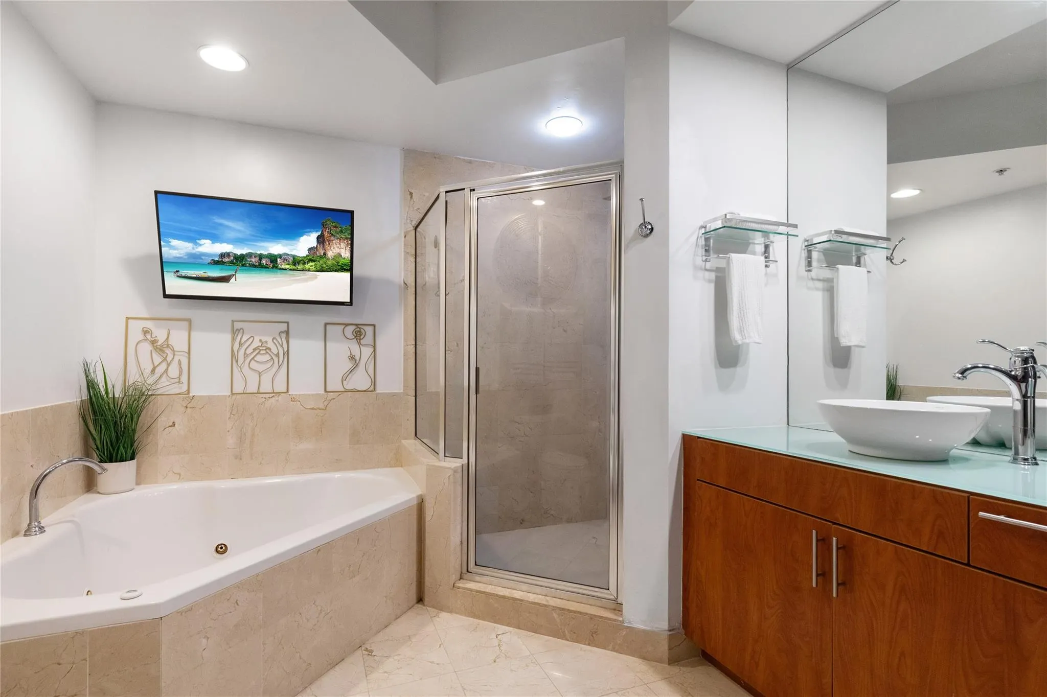 315 NE 3rd Ave, #1808