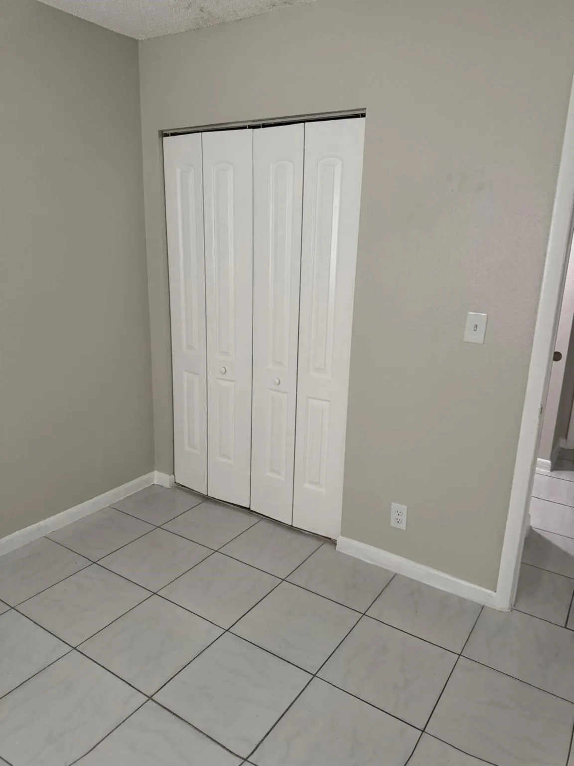 2404 NW 39th Way