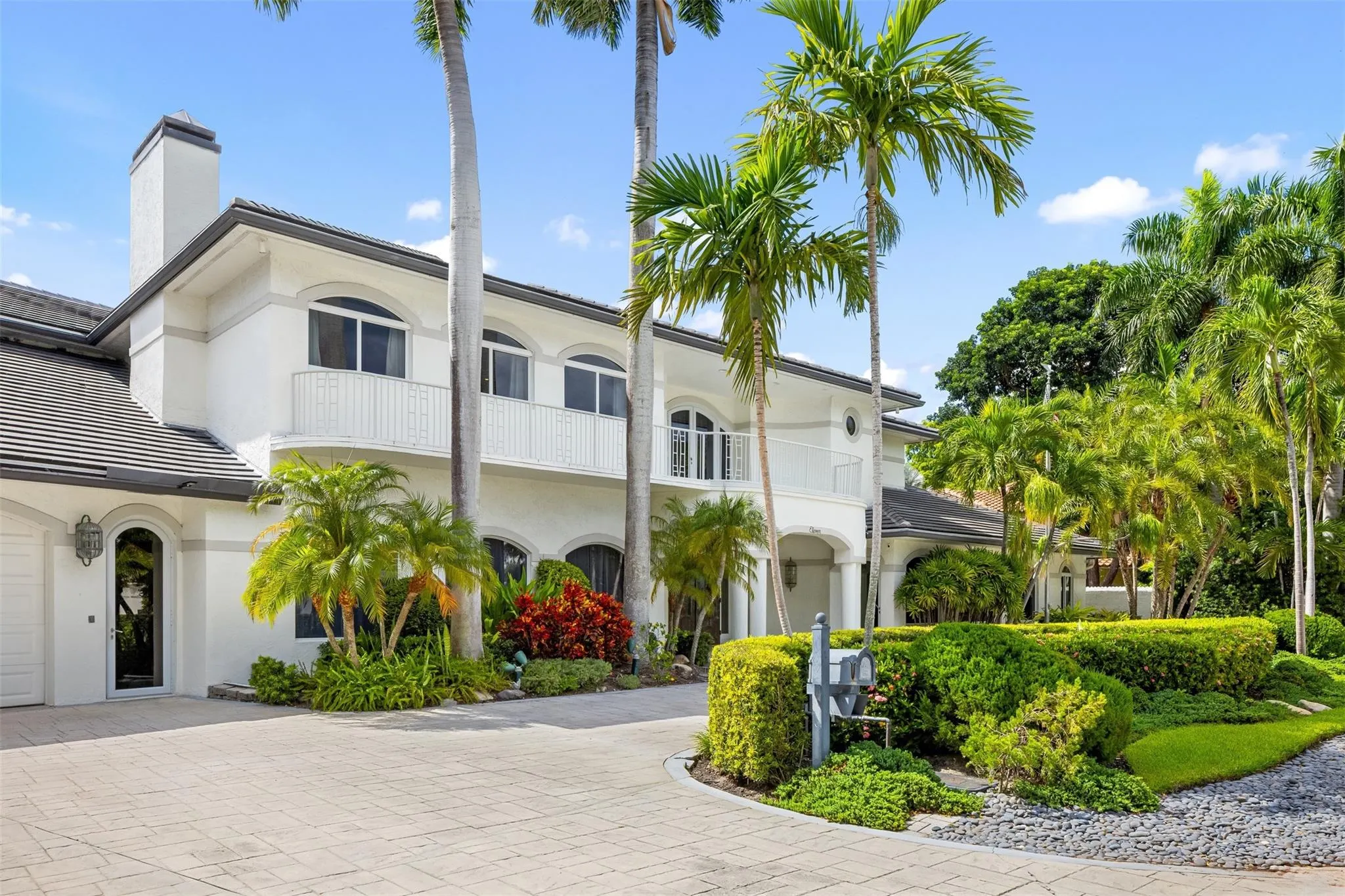 11 Bay Colony Lane