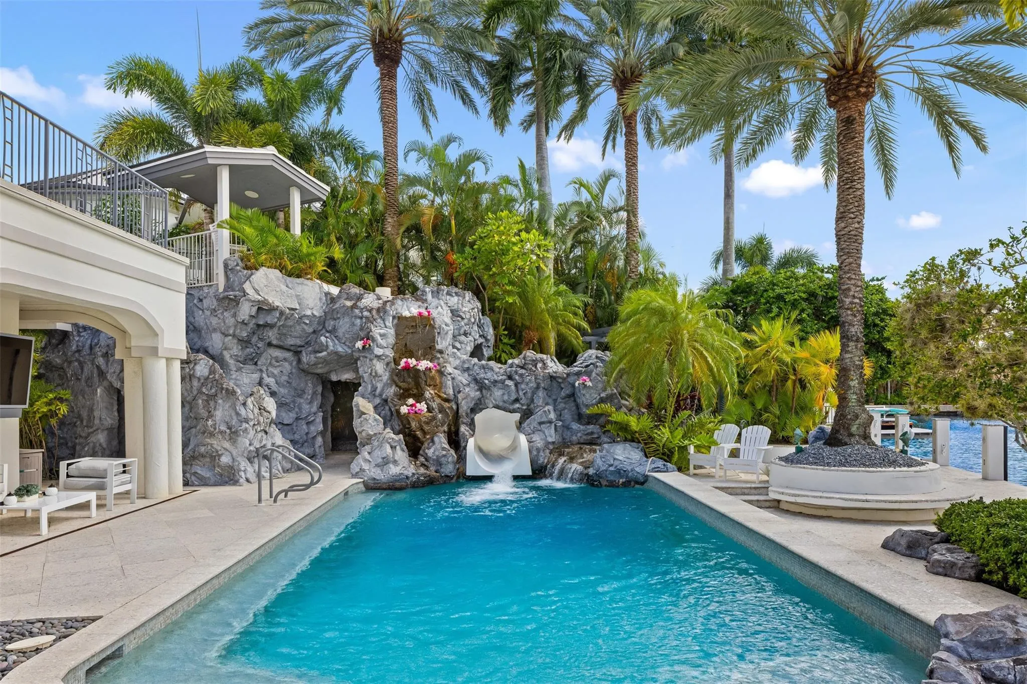 11 Bay Colony Lane