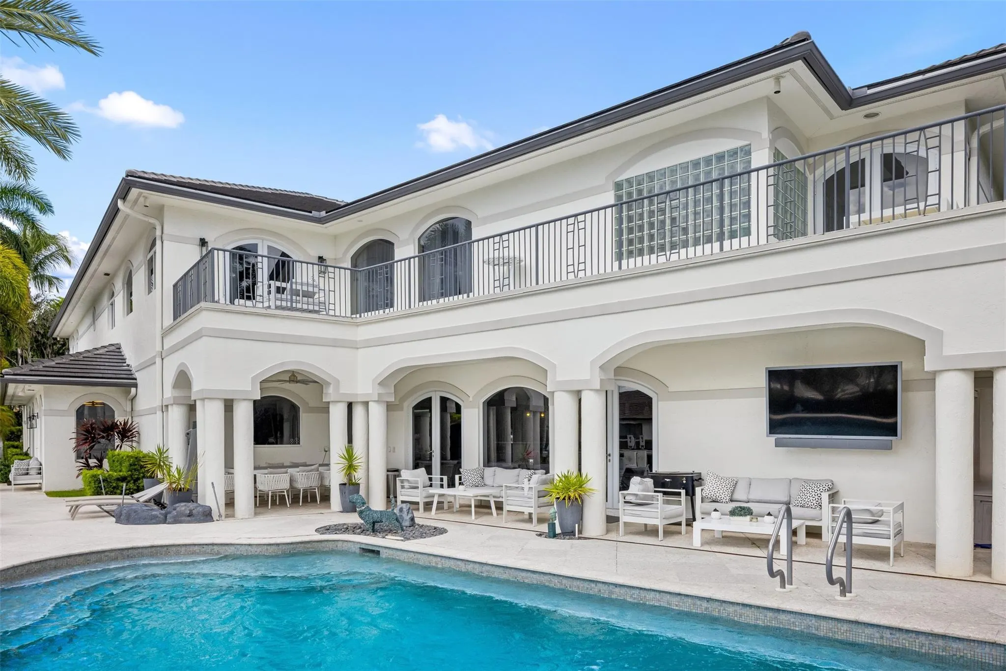 11 Bay Colony Lane