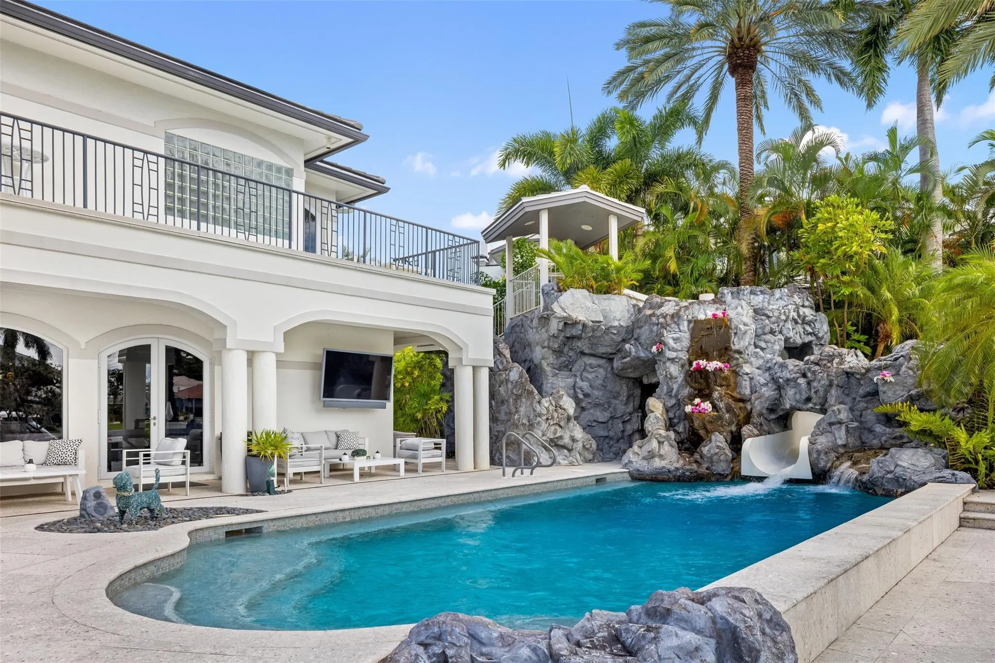 11 Bay Colony Lane