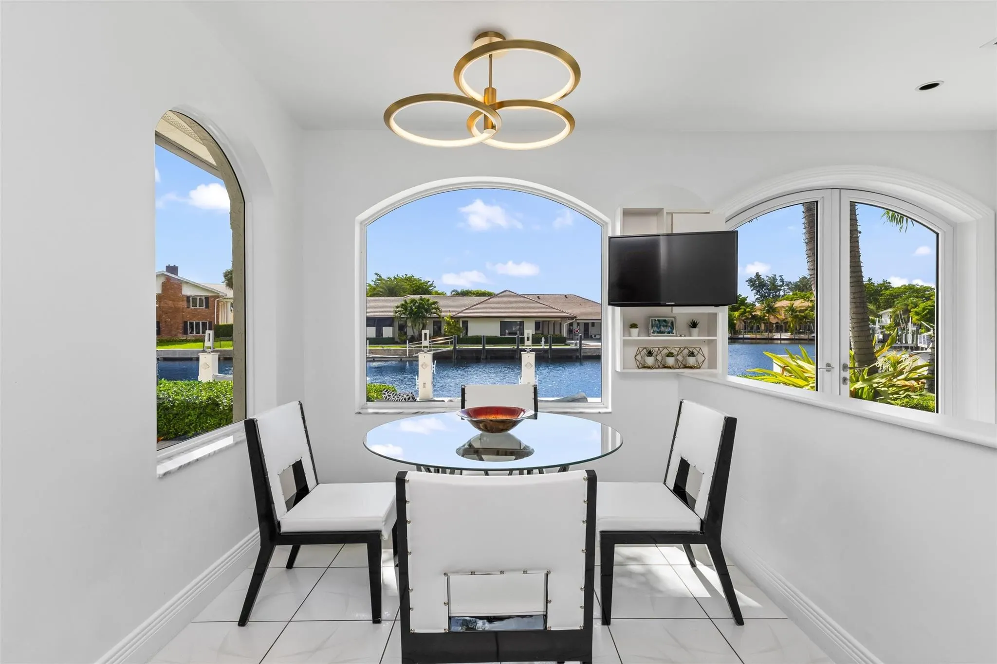 11 Bay Colony Lane