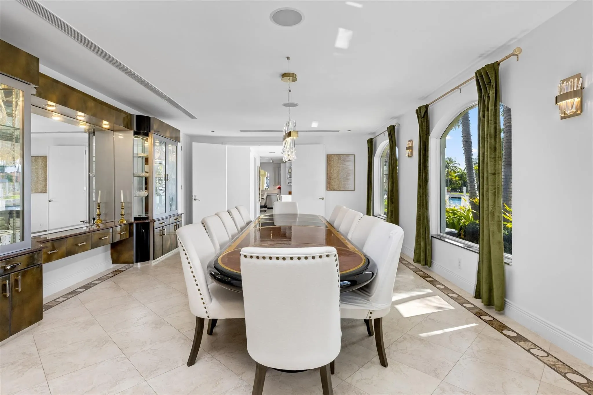 11 Bay Colony Lane