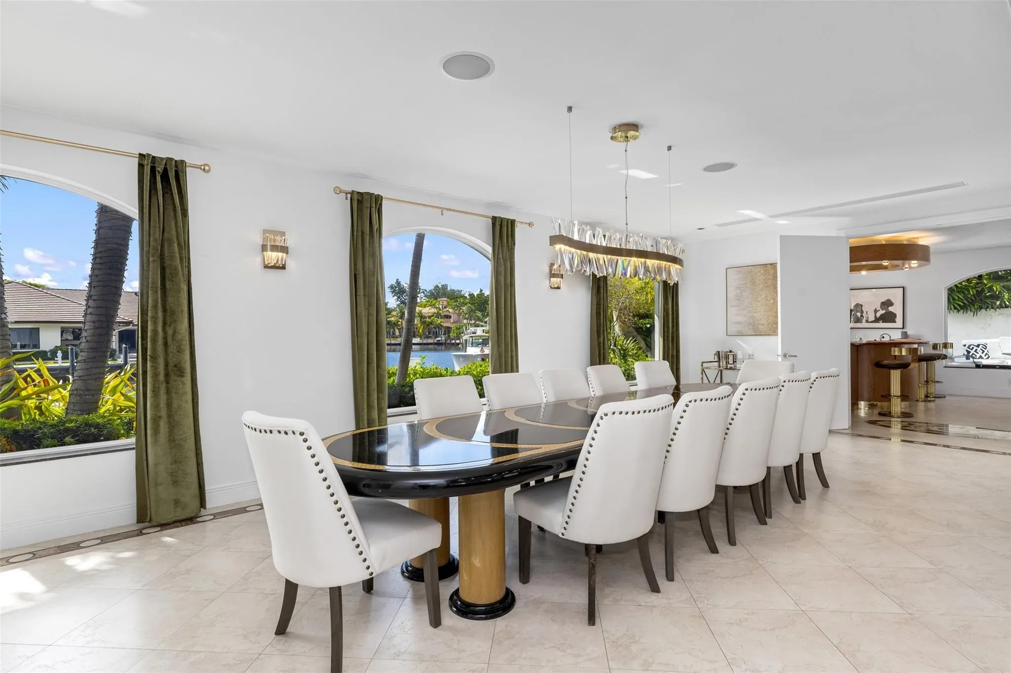 11 Bay Colony Lane