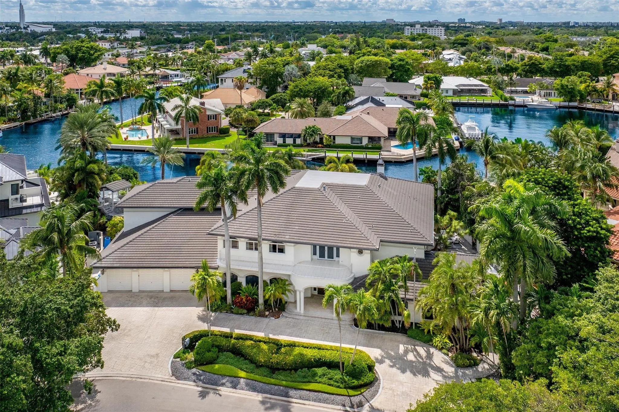 11 Bay Colony Lane