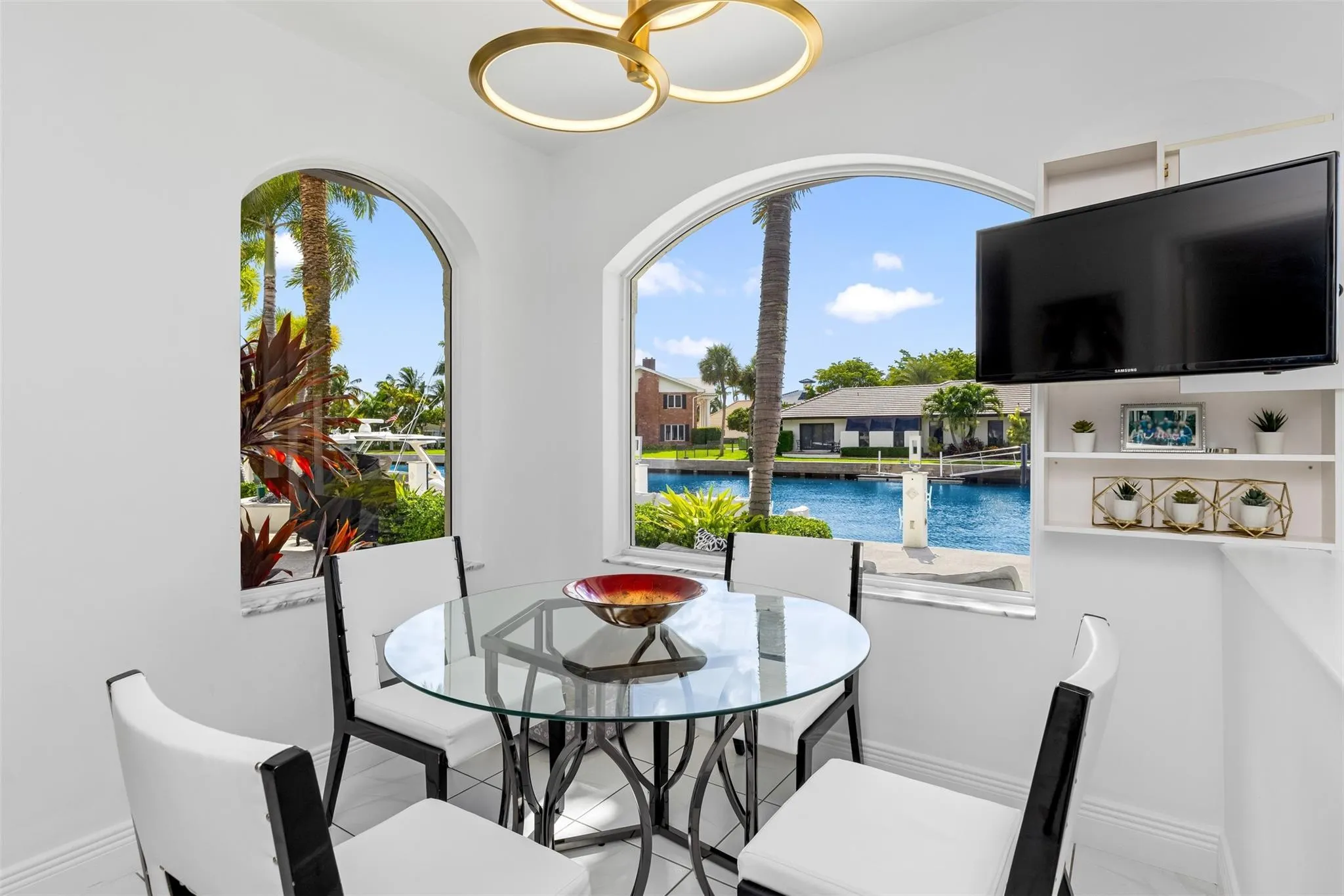 11 Bay Colony Lane
