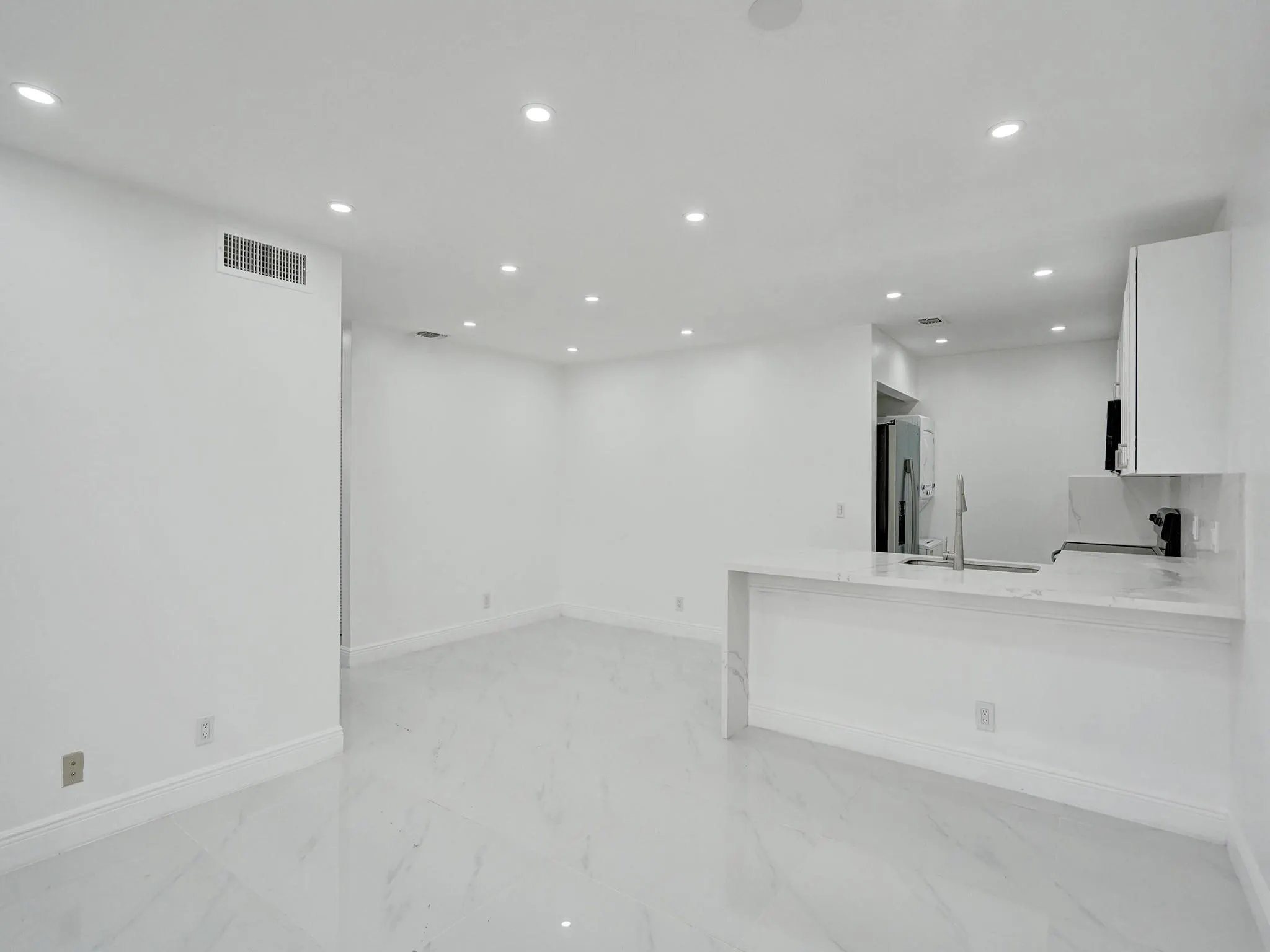 10051 Winding Lake Rd, #201