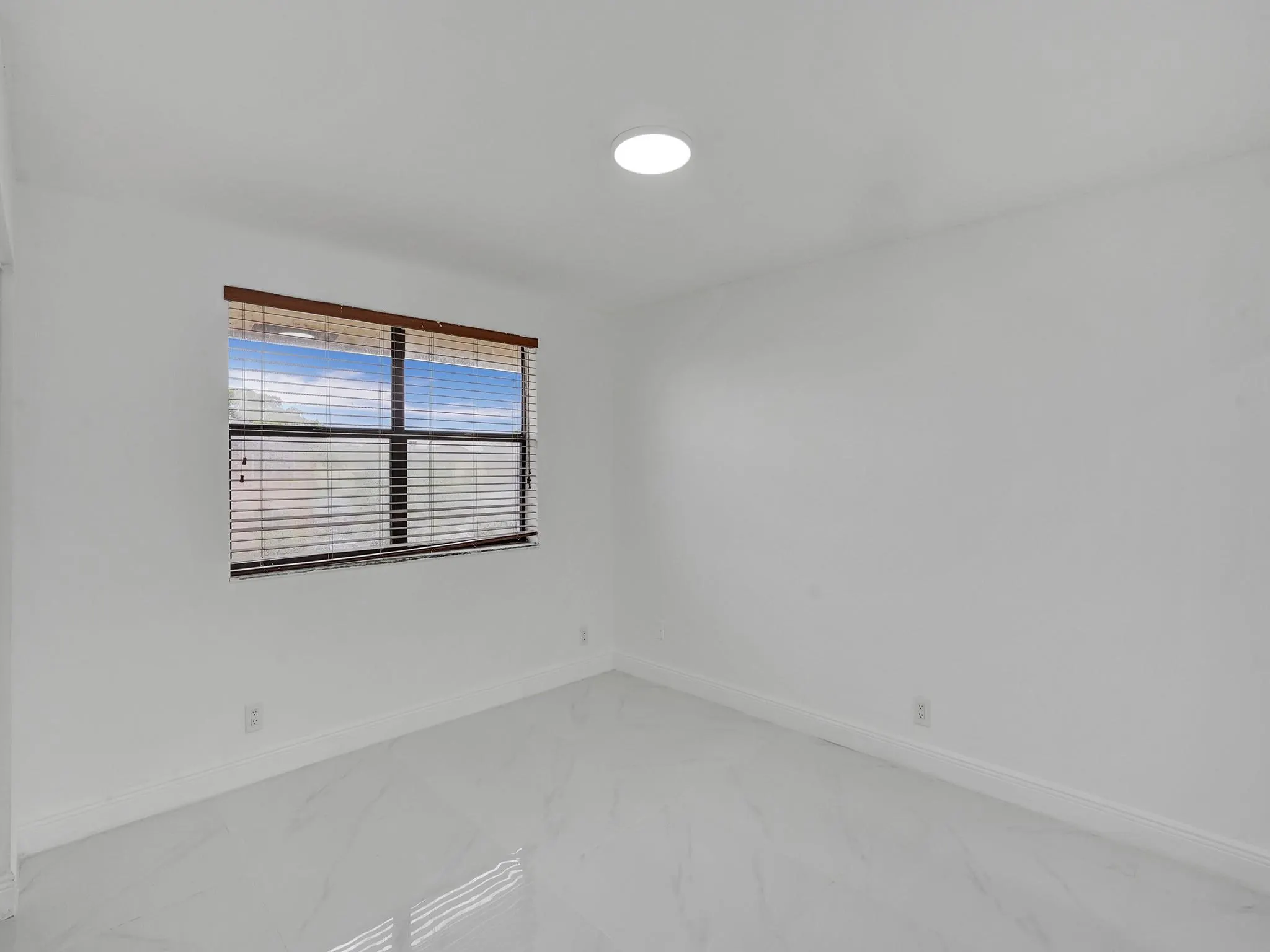 10051 Winding Lake Rd, #201