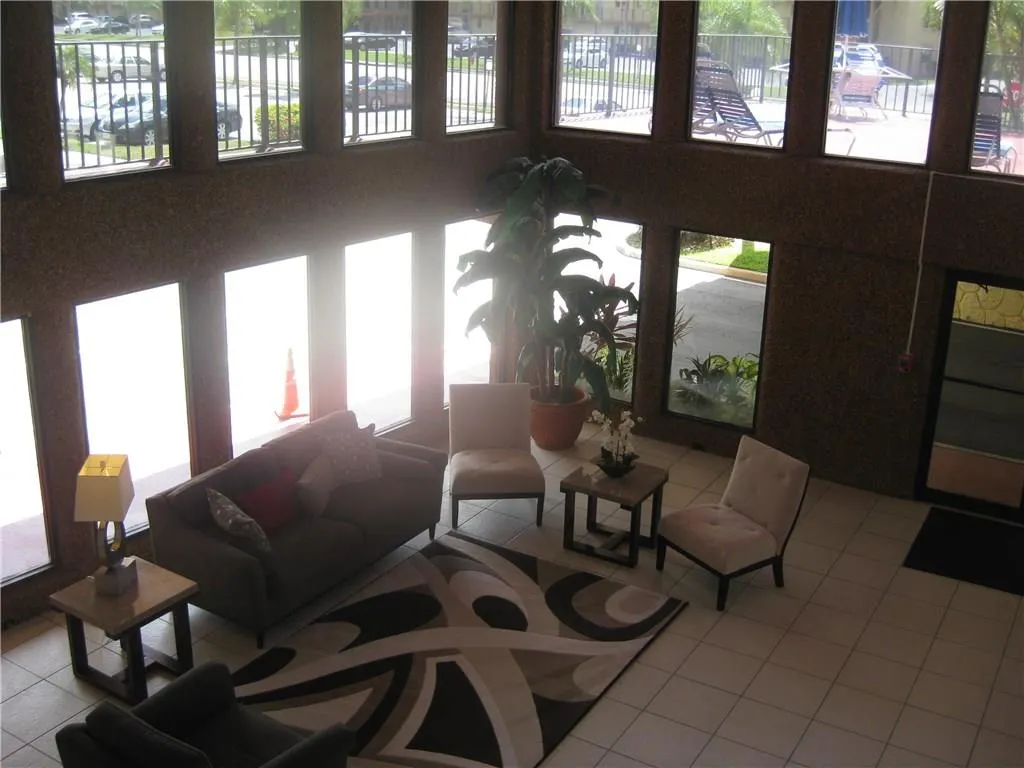 9233 SW 8th St, #103