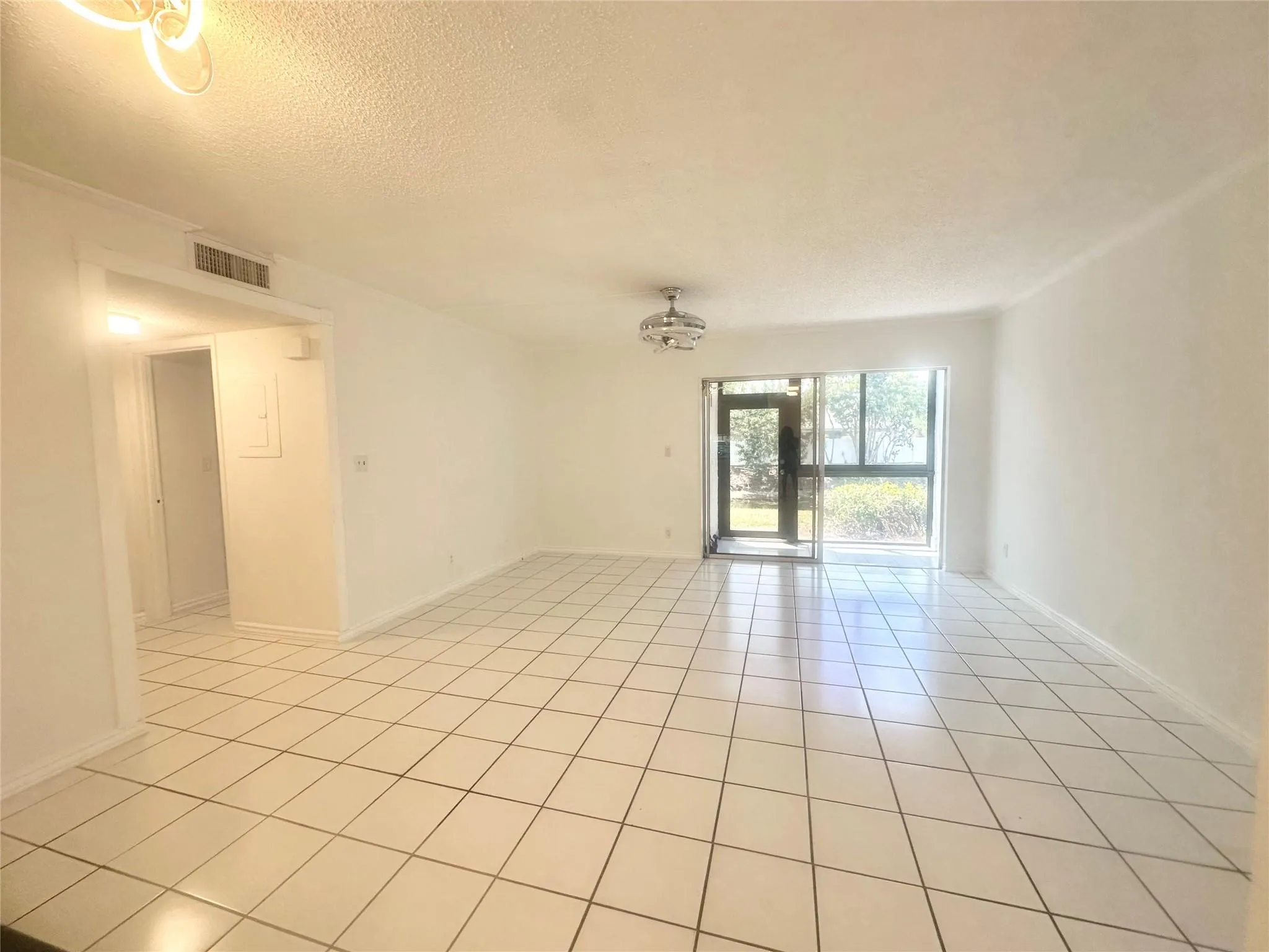 717 Gardens Dr, #103