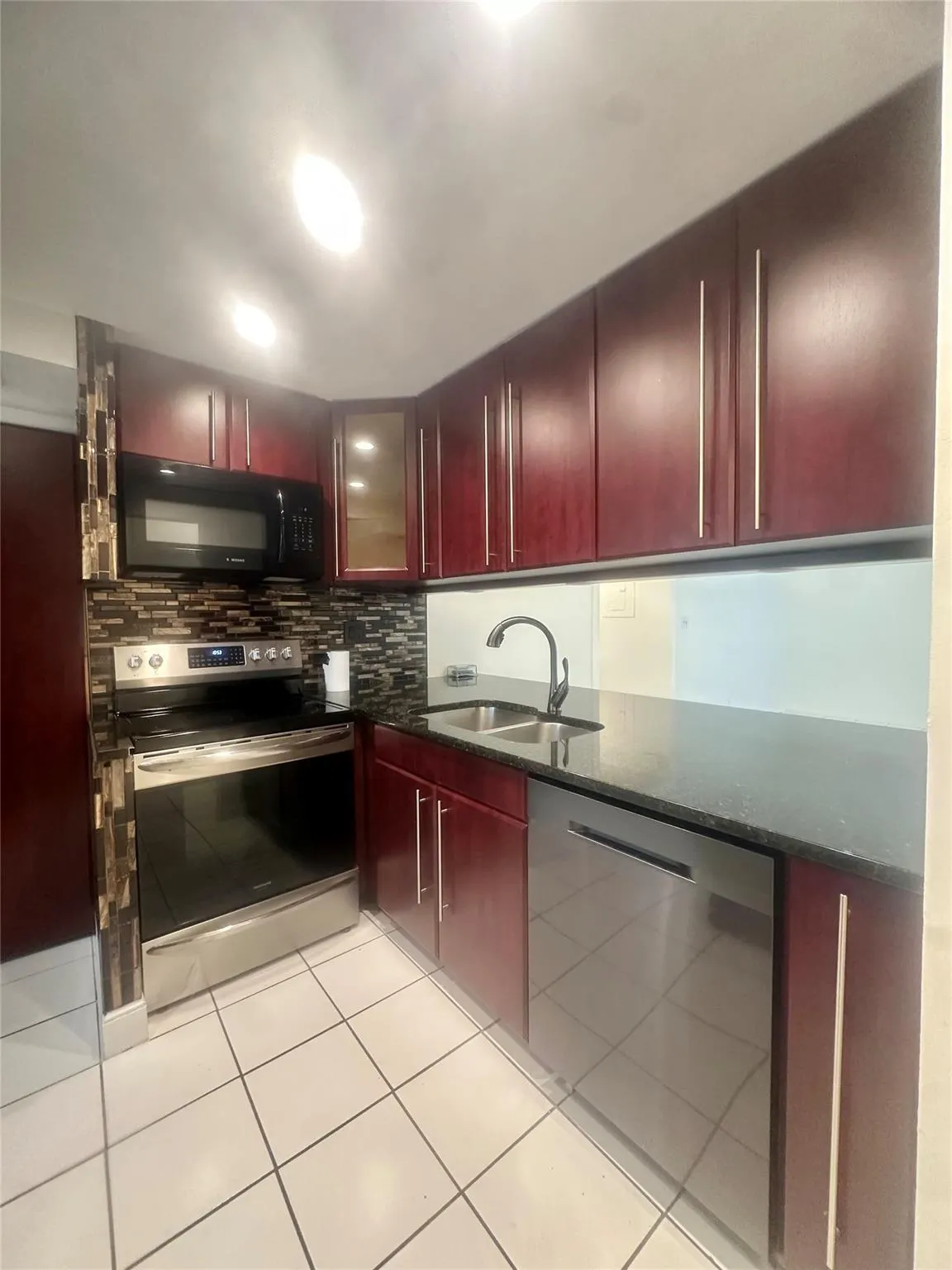 717 Gardens Dr, #103