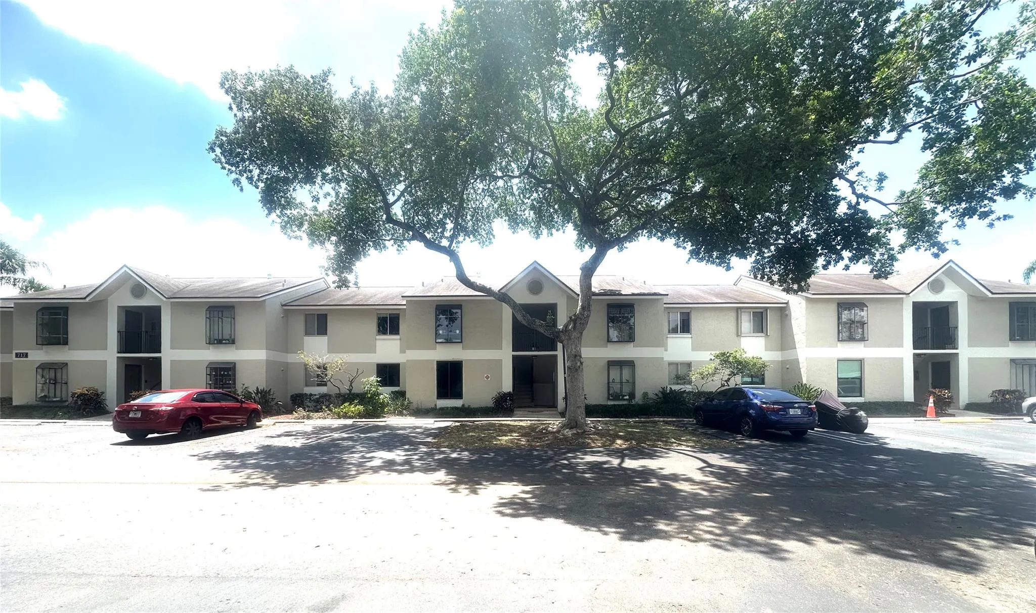 717 Gardens Dr, #103