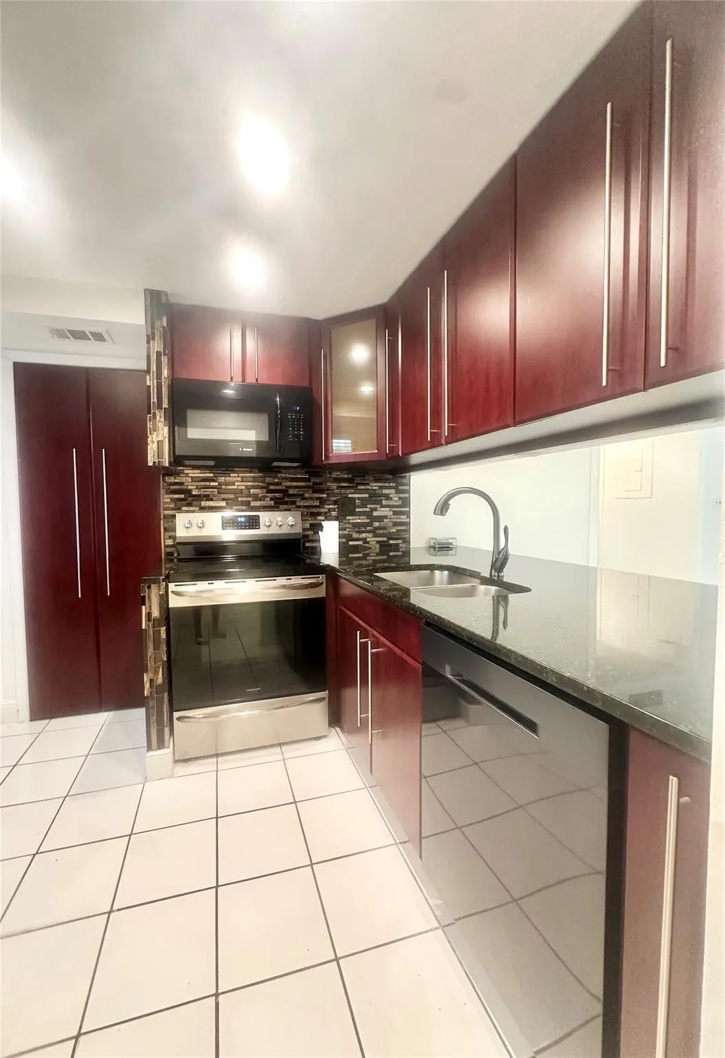 717 Gardens Dr, #103