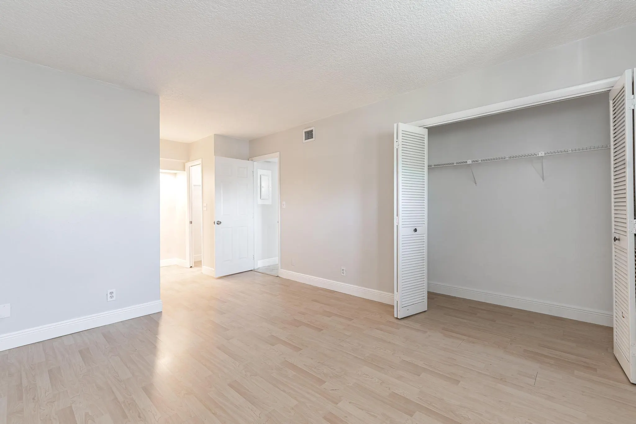 2850 Forest Hills Blvd, #203