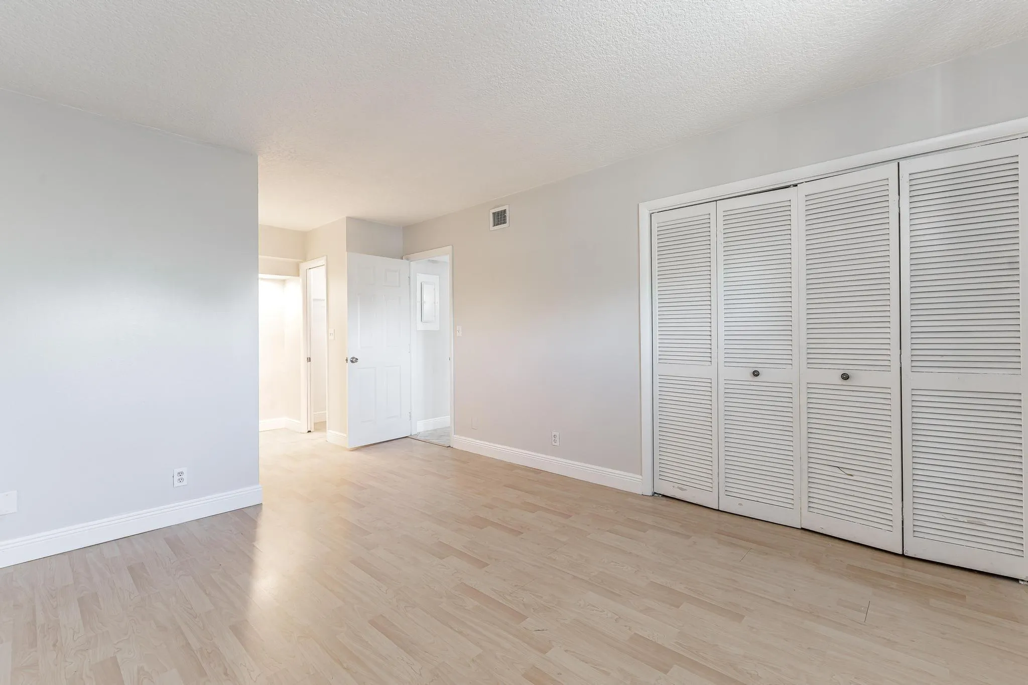 2850 Forest Hills Blvd, #203