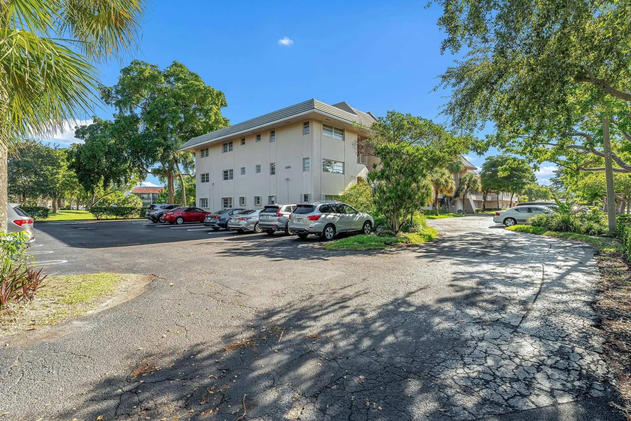 2850 Forest Hills Blvd, #203