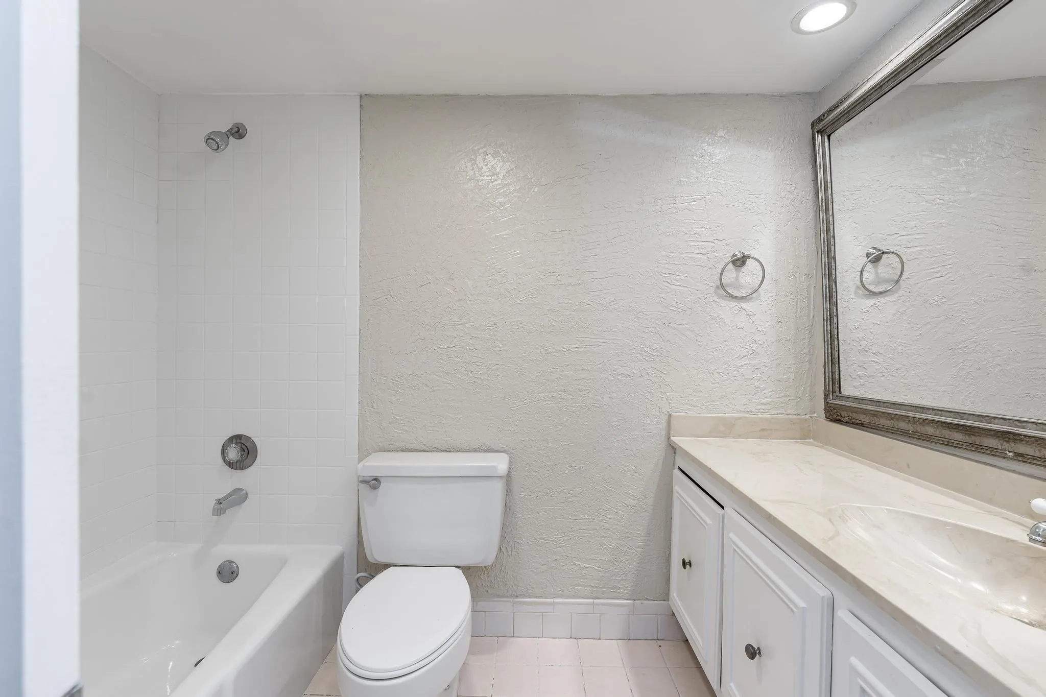 2850 Forest Hills Blvd, #203