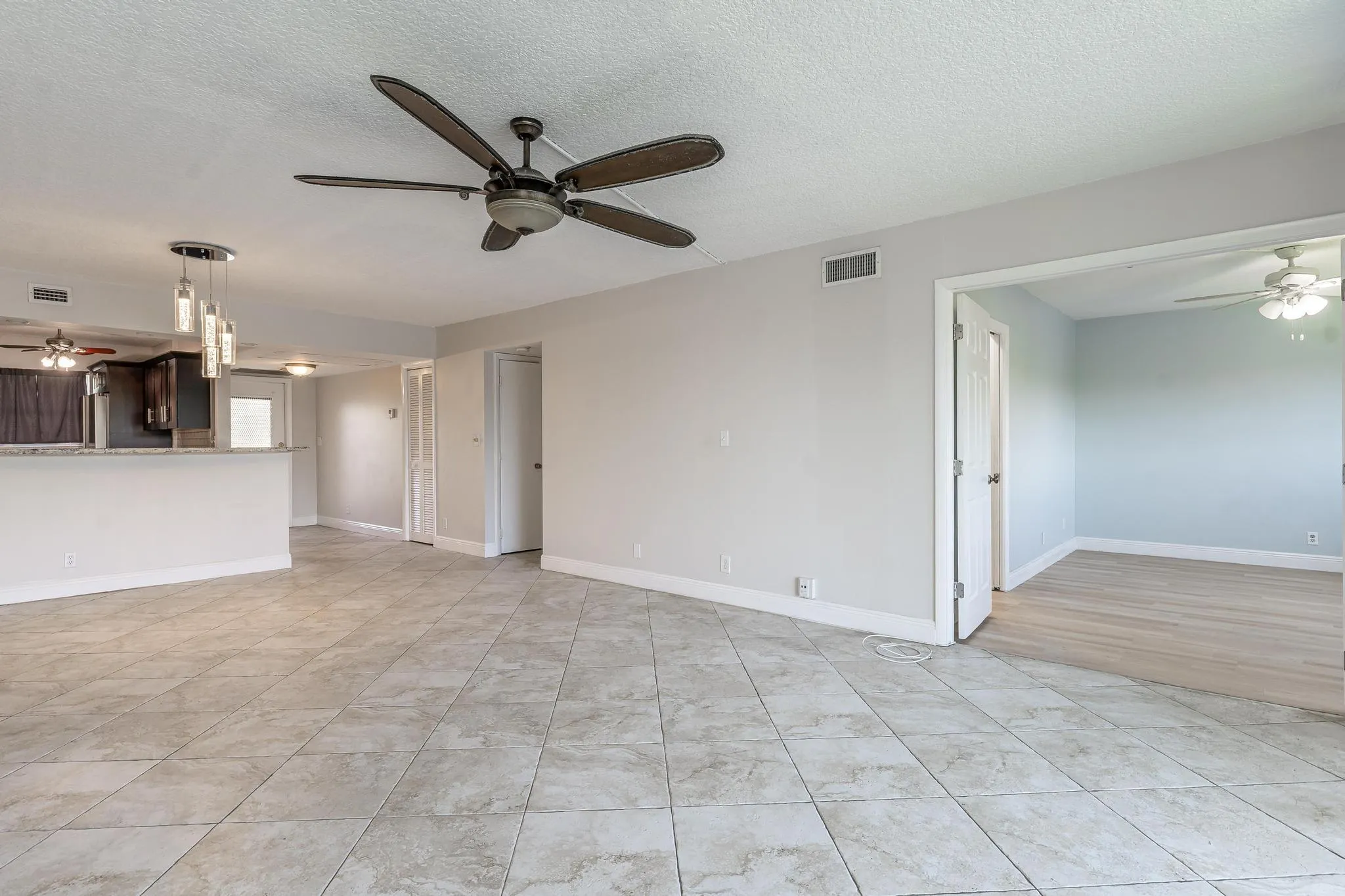 2850 Forest Hills Blvd, #203