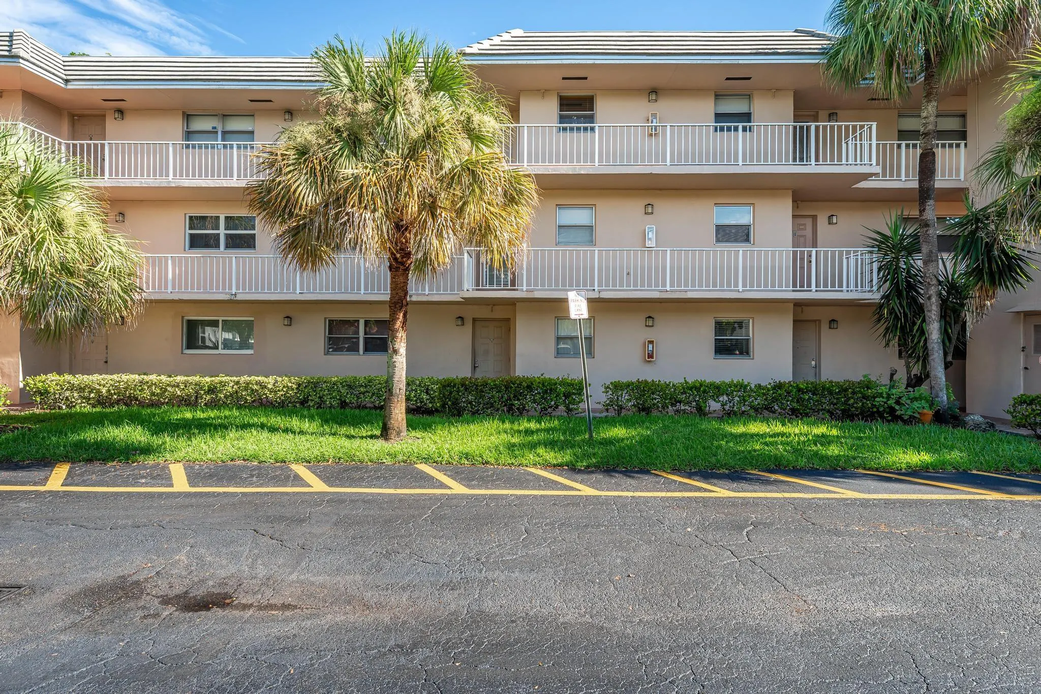 2850 Forest Hills Blvd, #203