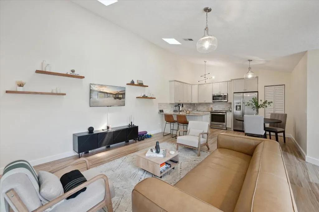 9867 Boca Gardens Trl