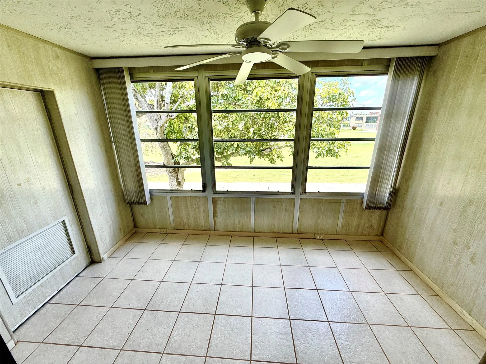 7301 NW 18th St, #206