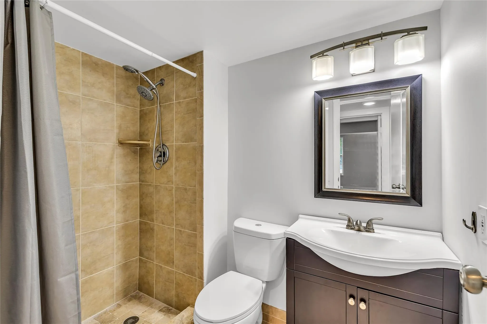 3100 W Rolling Hills Cir, #109