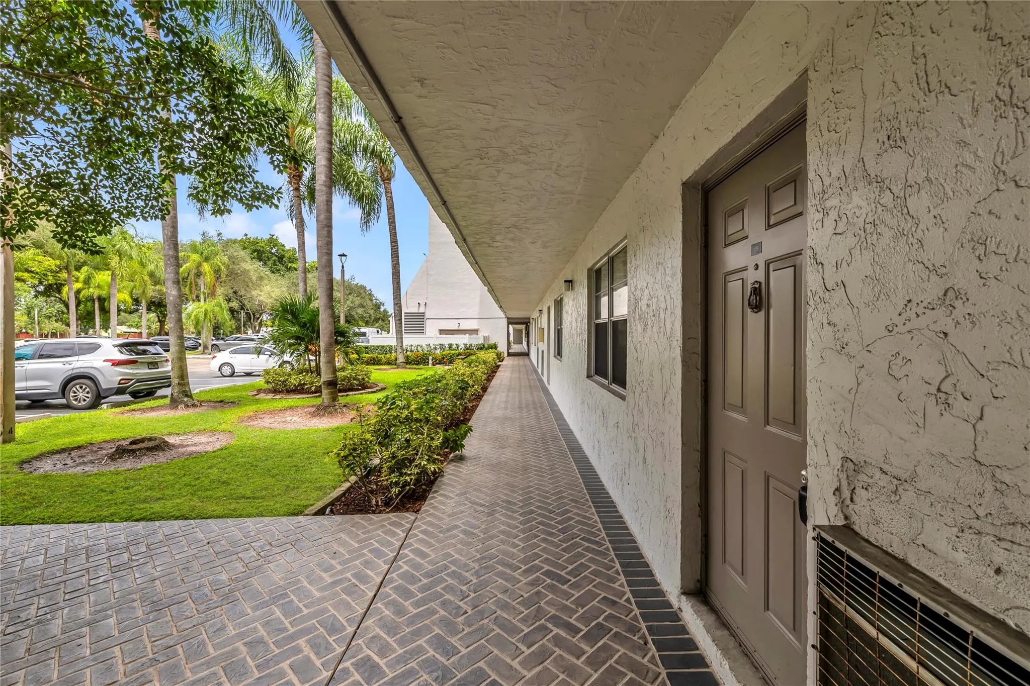3100 W Rolling Hills Cir, #109