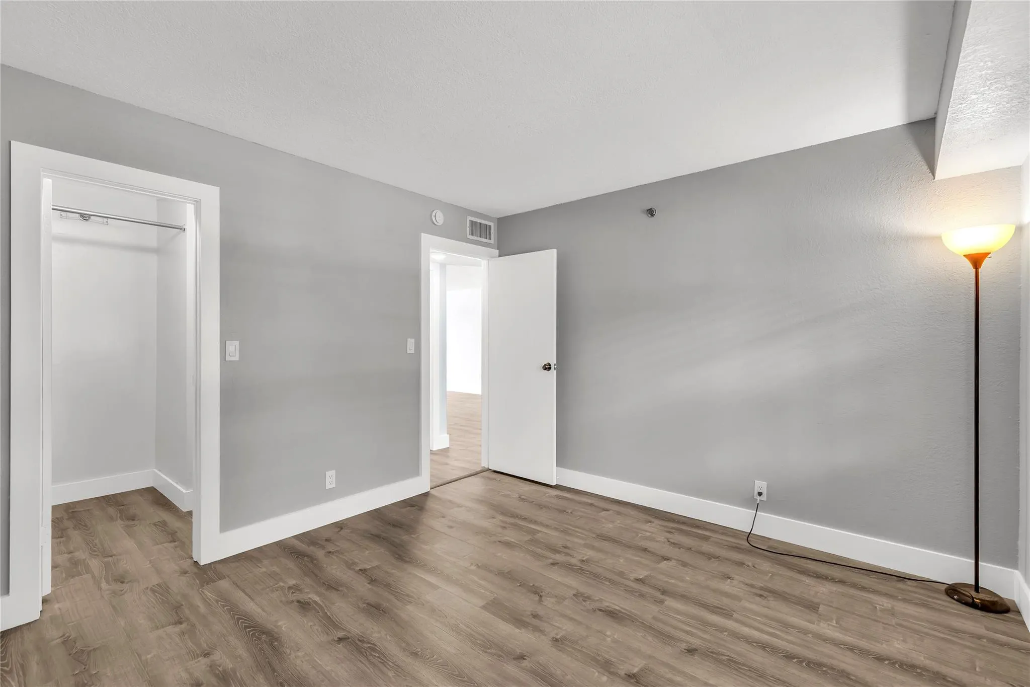 3100 W Rolling Hills Cir, #109