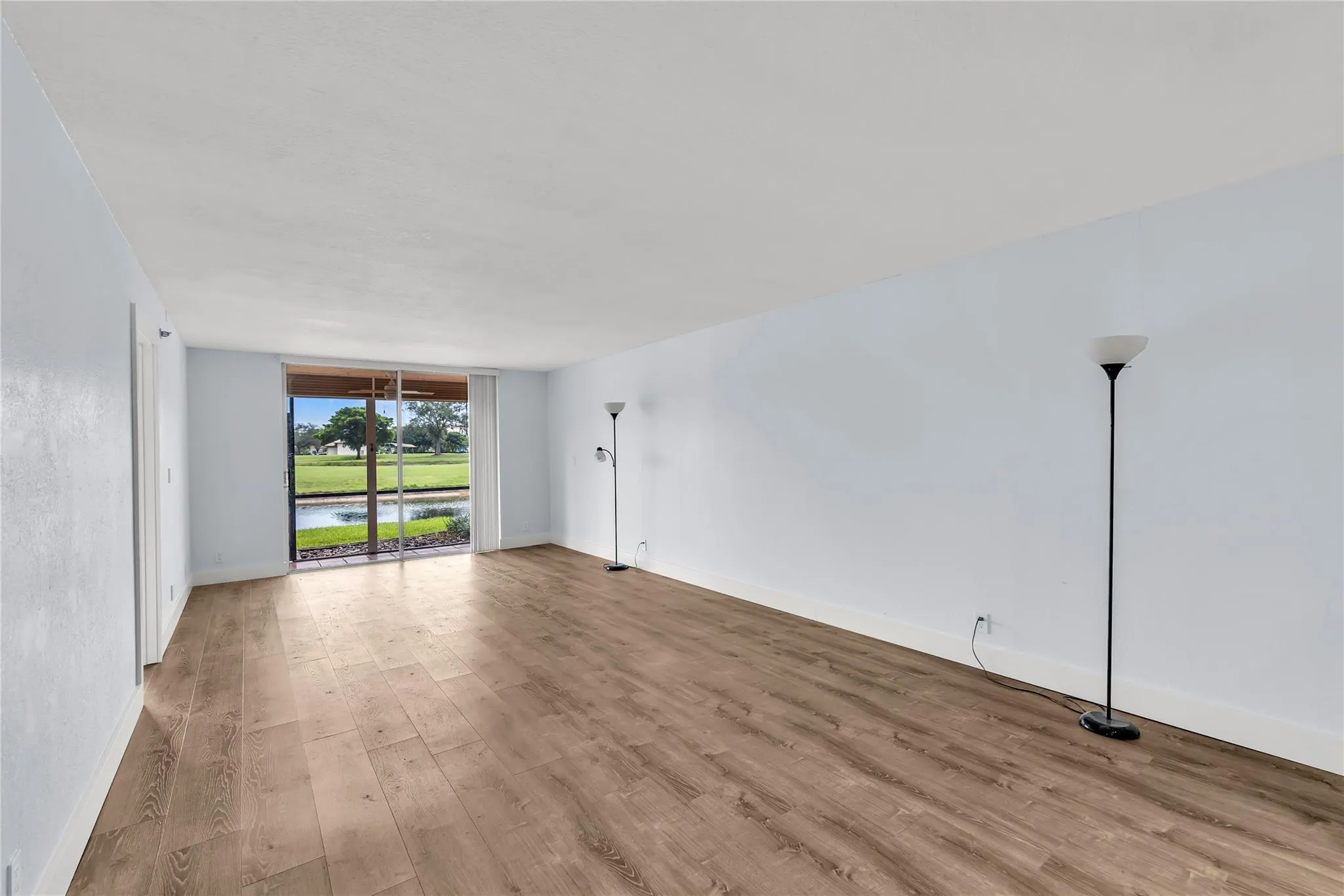 3100 W Rolling Hills Cir, #109
