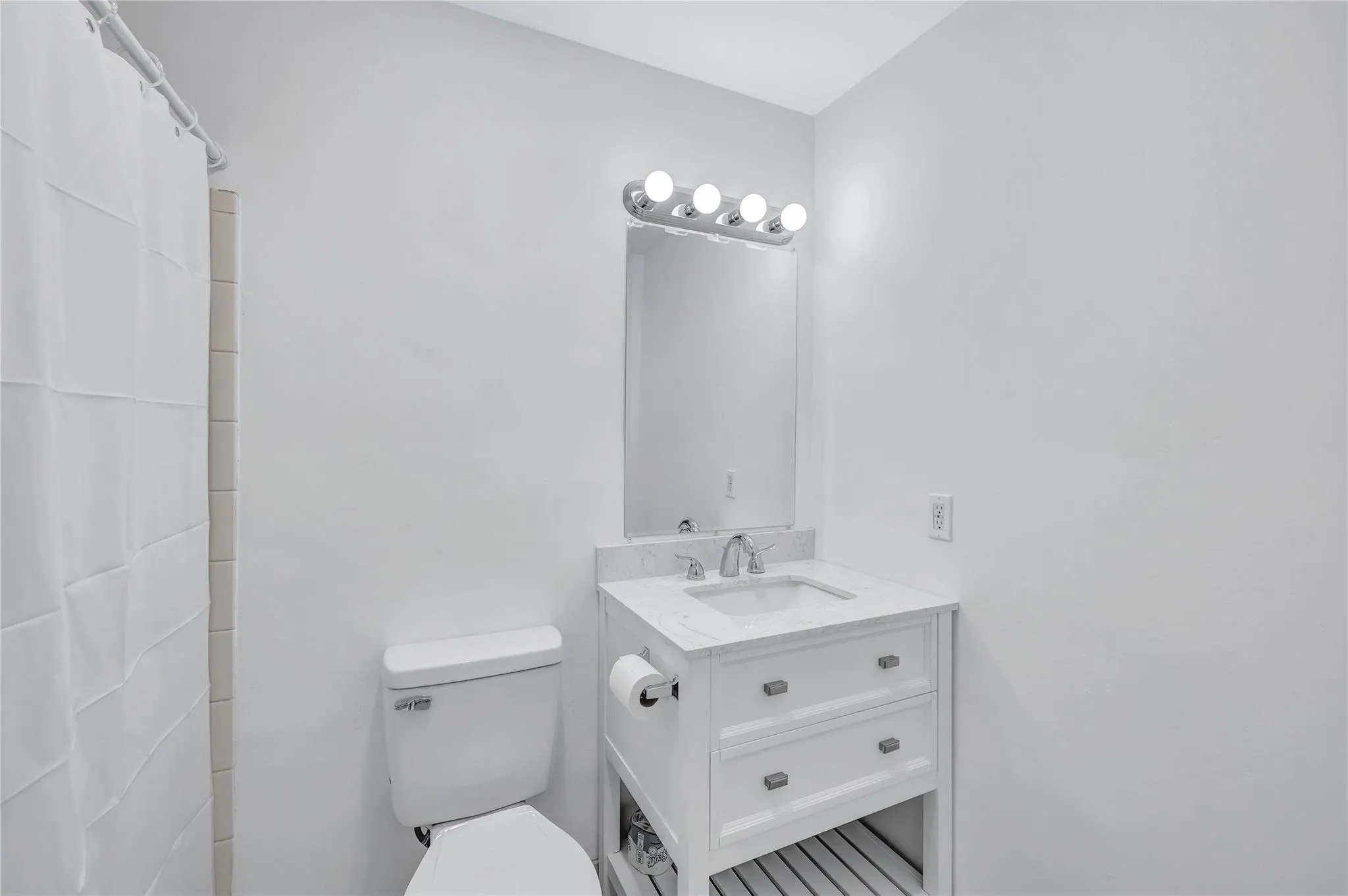 2830 Riverside Dr, #201-C