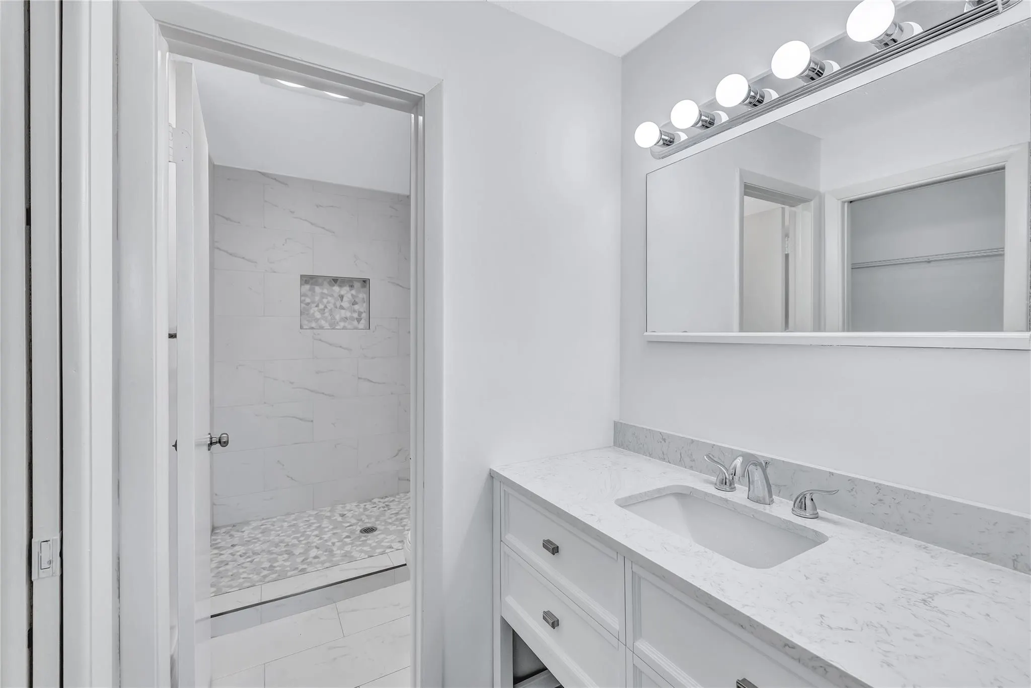 2830 Riverside Dr, #201-C