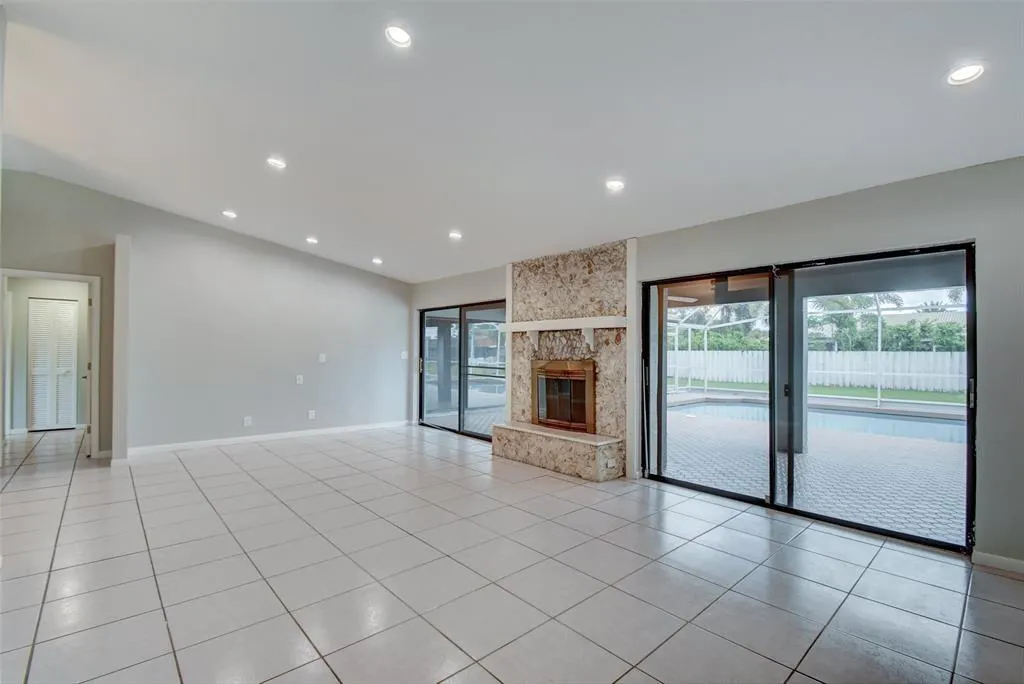 637 NW 100 Lane