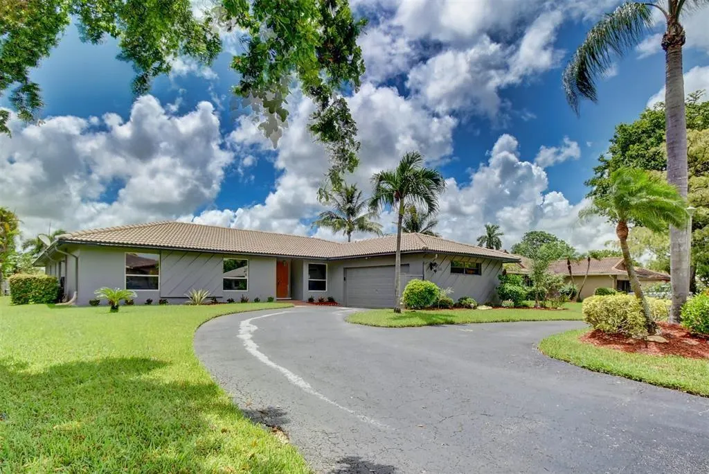 637 NW 100 Lane