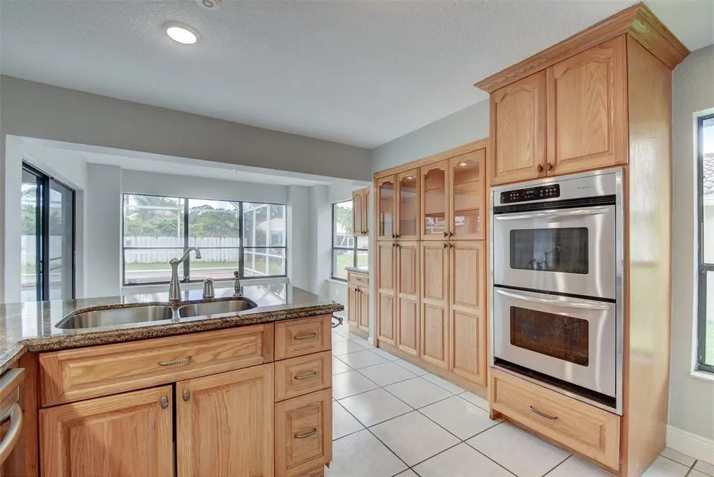 637 NW 100 Lane
