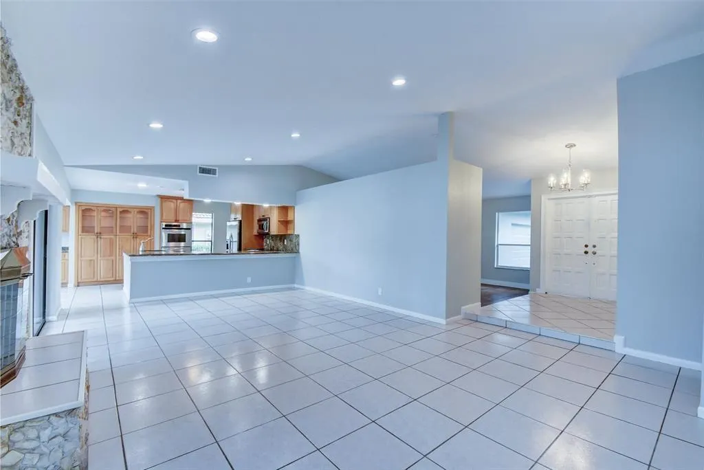 637 NW 100 Lane