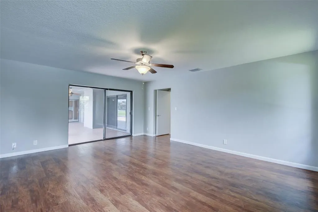 637 NW 100 Lane